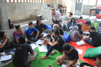 Malcolm Smith, grant writing workshop at IVAA Yogyakarta 