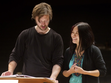 André de Ridder (conductor) and Liza Lim (composer), Tongue of the Invisible rehearsal