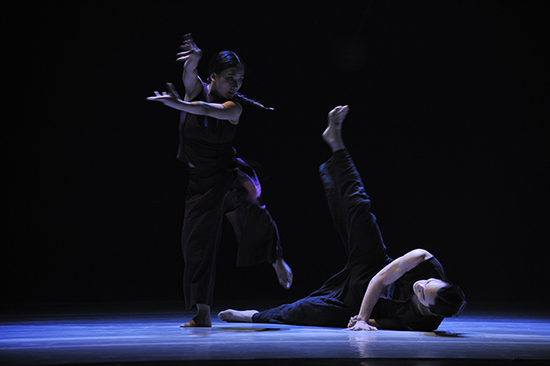 Liu Qing Yu & He Min, Point One (Excerpt), Guangdong Modern Dance Company (China), SUPERCELL